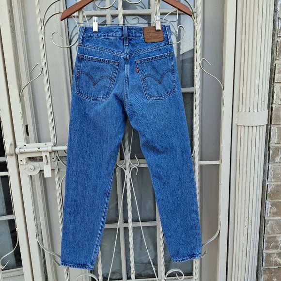 Levi's Wedgie Blue Denim Straight Tapered Leg Distressed Jeans Women Size 24 - Picture 6 of 16